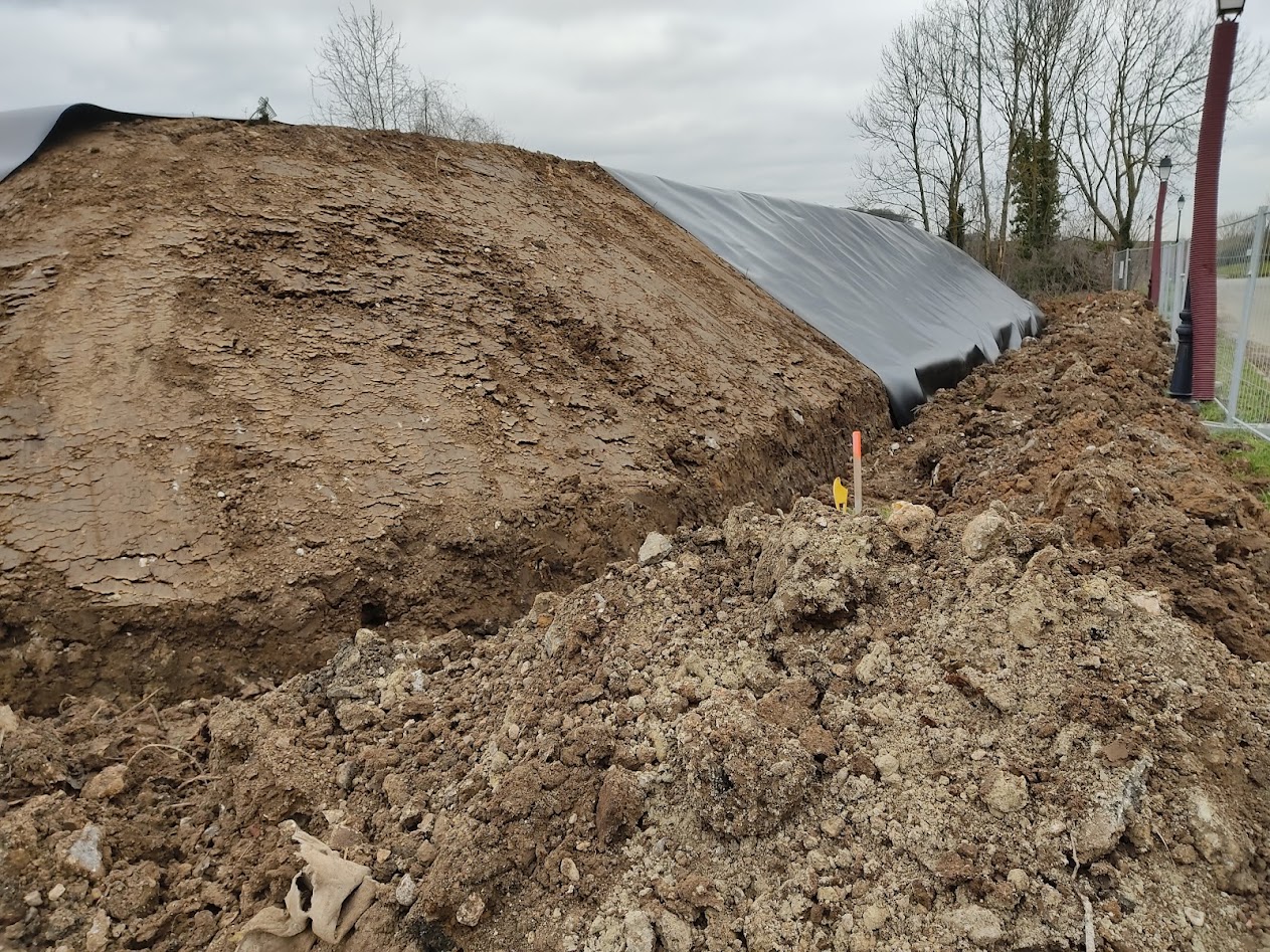 Bâchage de terres polluées  DPT 77